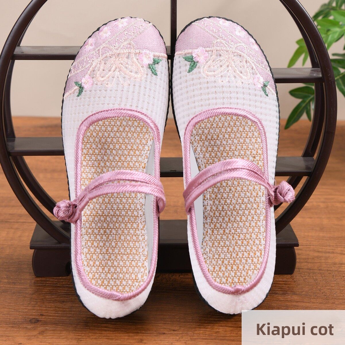 Ethnic Fashion Online - Scarpe Etniche Traspiranti con Ricamo e